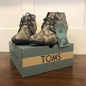 NWT Toms Snake Skin wedge lace up booties